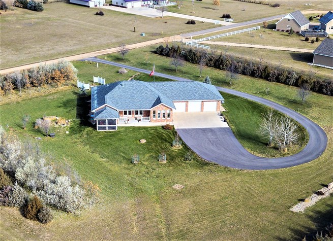 Spacious 5 Bed Home on 2.51 Acres – Belle Fourche