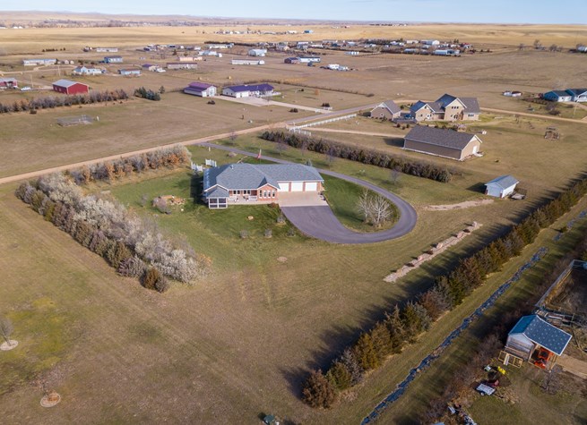 Spacious 5 Bed Home on 2.51 Acres – Belle Fourche